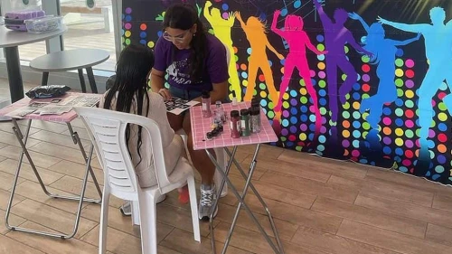 A child from an evacuated Israeli community does a body painting activity with a volunteer in Rishon Letzion on Oct. 25, 2023 Photo by Elizabet Zak/TPS.