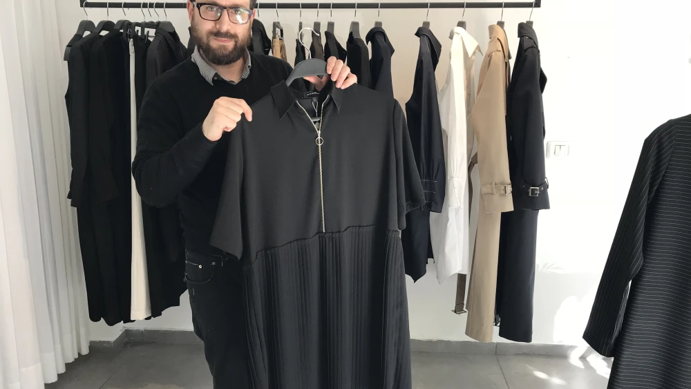 Nir Goeta shows one of his pieces. Credit: Eliana Rudee.