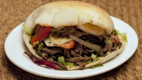 Shawarma sandwich, August 2009. Credit: Vera Yu and David Li/Flickr via Wikimedia Commons.