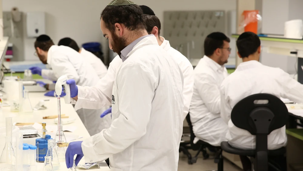 Haredi students at Hadassah Academic College. Credit: Hadassah Academic College.