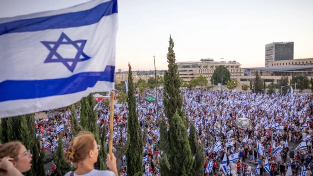 Thousands of anti-reform activists seen near the Supreme Court in Jerusalem, July 22, 2023. Photo by Yonatan Sindel/Flash90.