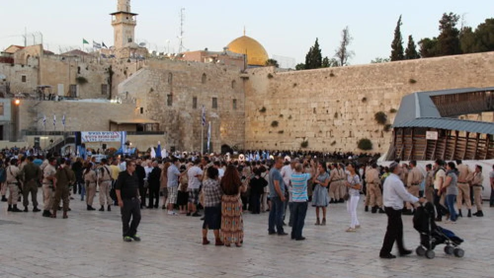The Western Wall plaza. Credit: Larisa Sklar Giller via Wikimedia Commons.