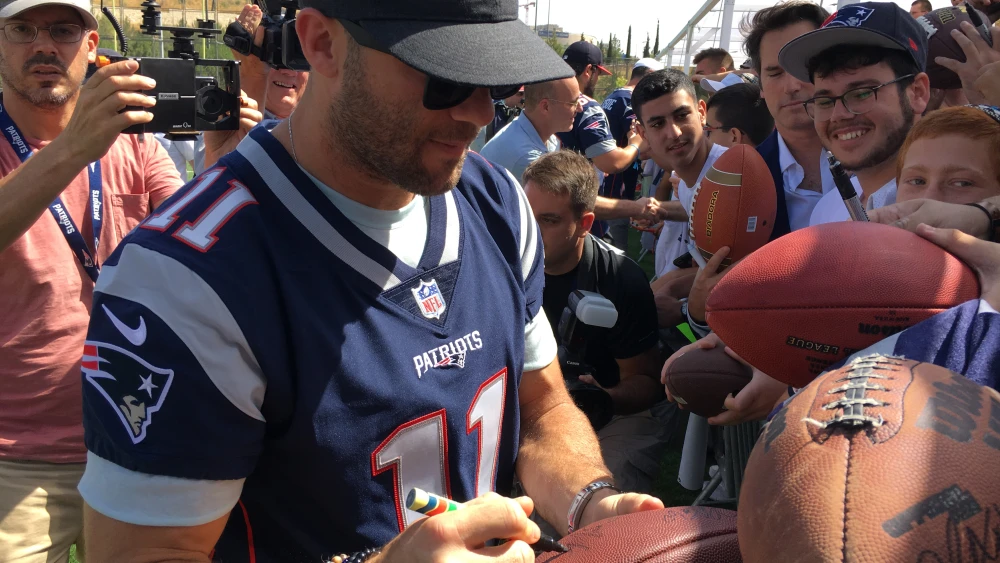 New England Patriot and Super Bowl MVP Julien Edelman signs autographs for fans in Jerusalem. Photo by Josh Hasten.