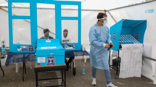 A Tel Aviv polling station for Israelis in COVID-19 quarantine during the elections for the 24th Knesset, March 23, 2021. Photo by Noam Revkin Fenton/Flash90.