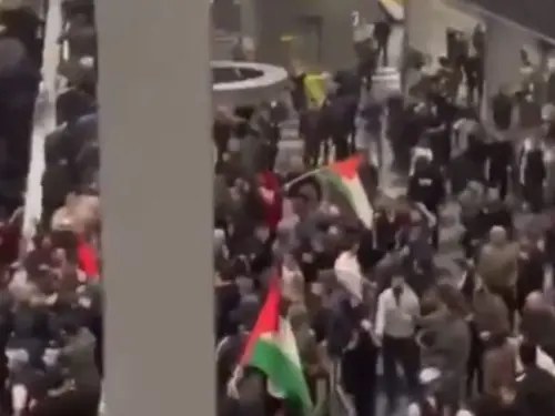 An antisemitic mob at Makhachkala Uytash Airport in Russia's Dagestan Republic, Oct. 29, 2023. Source: Screenshot.