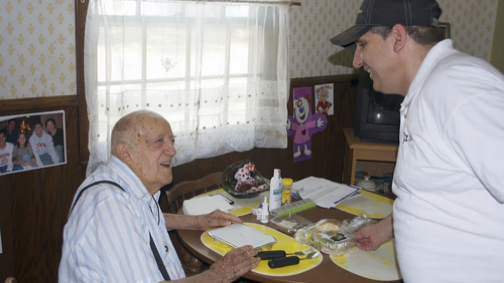 Delivery by the kosher Meals on Wheels program in Minneapolis. Credit: Courtesy of JFCS of Minneapolis.
