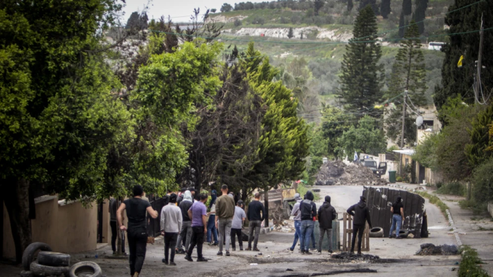 Palestinians clash with Israeli security forces in Burqa during a protest against a march of Israelis to Homesh, April 19, 2022. Photo by Nasser Ishtayeh/Flash90.