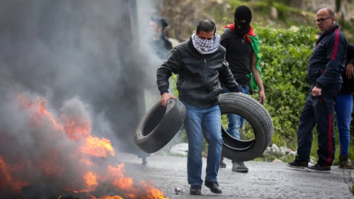 Palestinian protesters burn tires near Ramallah in the West Bank during a protest against U.S. President Donald Trump's decision to recognize Jerusalem as the capital of Israel, March 16, 2018. Photo by Flash90.