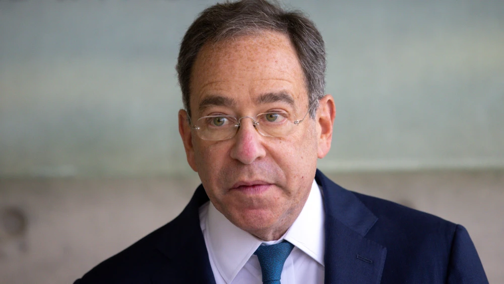 U.S. Ambassador to Israel Thomas Nides visits Yad Vashem in Jerusalem during the Jewish holiday of Hanukkah, Dec. 2, 2021. Photo by Olivier Fitoussi/Flash90.