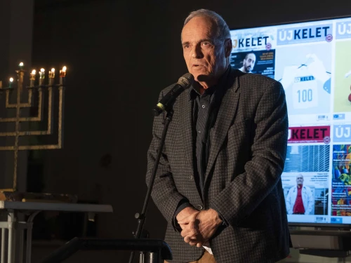 Ron Lustig, director of the Memorial Museum of Hungarian Speaking Jews in Safed, at a gala event at Tel Aviv University marking the 107th anniversary of “Új Kelet,” Dec.18, 2025. Photo by David Bachar.