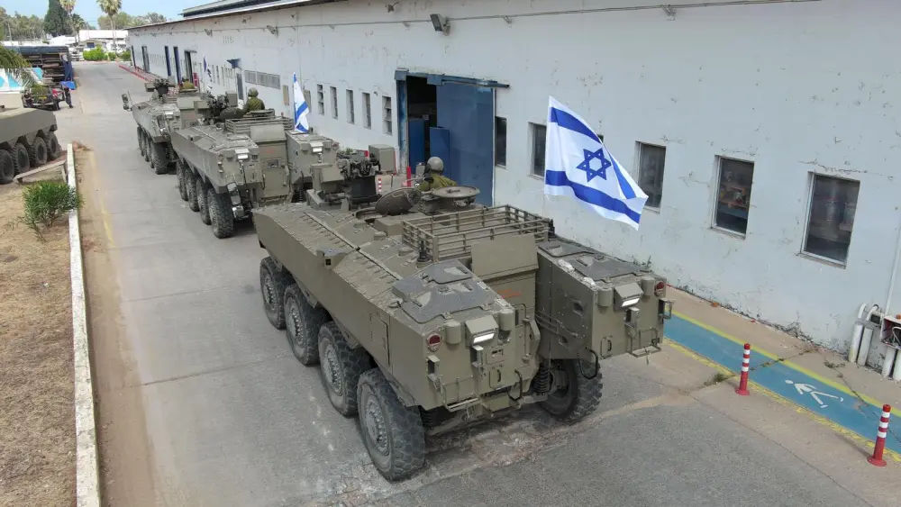 Israeli Nahal Brigade infantry soldiers drill for the first time ever with Eitan APCs, Ma7 28, 2023. Credit: Ministry of Defense Spokesperson’s Office and IDF Spokesperson’s Unit.