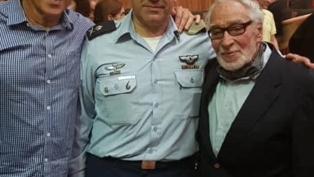 Harold “Smoky” Simon, one of the IAF’s founders next to IAF Commander Maj. Gen. Amikam Norkin. Credit: IAF.