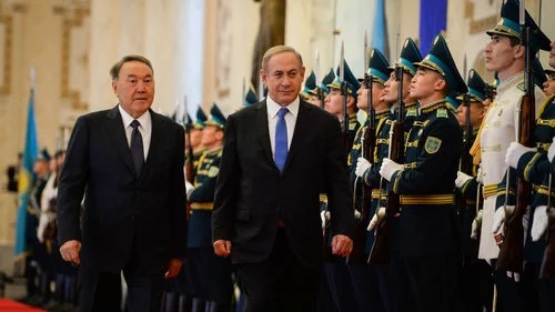 Israeli Prime Minister Benjamin Netanyahu (center) and Kazakh President Nursultan Nazarbayev (left) are welcomed at Kazakhstan’s President's Palace Dec. 14, 2016. Credit: Haim Zach/GPO.