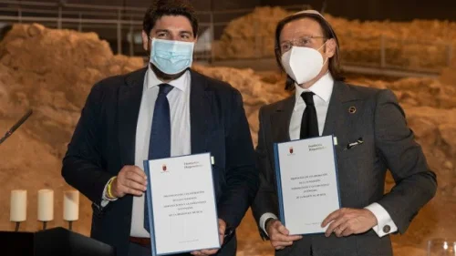 President of Murcia Fernando López Miras and president of the Hispanic Jewish Foundation David Hatchwell in the old synagogue of Lorca. Credit: The Hispanic Jewish Foundation.