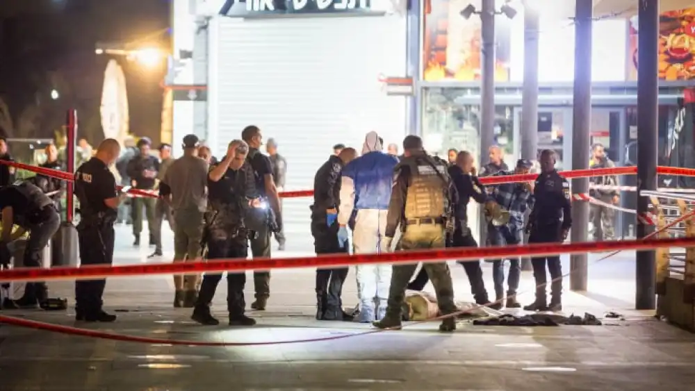 Three Israelis were seriously wounded in a terror stabbing at a mall in the southern city of Gan Yavne, March 31, 2024. Photo by Liron Moldovan/Flash90.