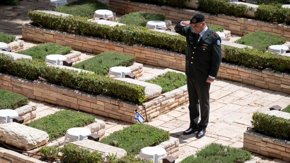 Israel Defense Forces Chief of Staff Lt. Gen. Eyal Zamir pays tribute to the fallen following a ceremony at the national military cemetery on Mt. Herzl in Jerusalem, April 19, 2026.