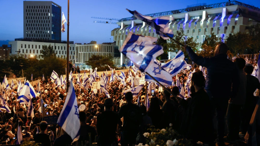 Israelis attend a rally in support of the government's judicial reform outside the Knesset in Jerusalem, April 27, 2023. Credit: Flash90.