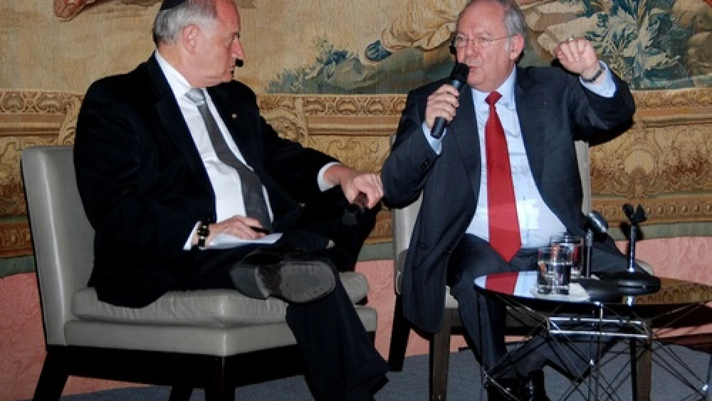 Dr. Richard Prasquier, president of the CRIF (Conseil Representatif des Institutions Juives de France), sits down with Malcolm Hoenlein of the Conference of Presidents of Major American Jewish Organizations. Prasquier discussed issues of concern to the French Jewish community with American media at the Consulate of France in New York on April 30. Credit: Maxine Dovere.