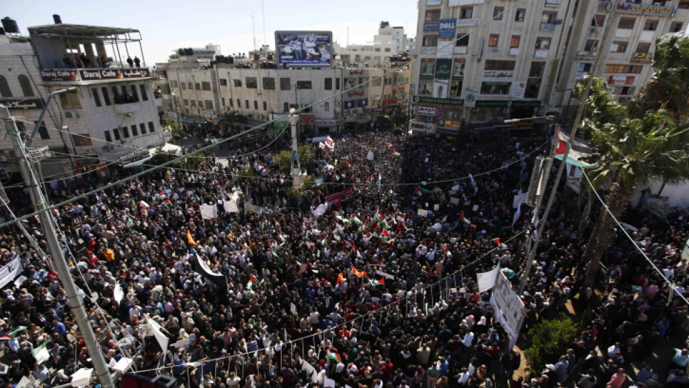 Thousands of Palestinians in Ramallah protest against a social-security law established by the Palestinian Authority that has them concerned over the distribution of funds, Oct. 29, 2018. Photo by Nasser Ishtayeh/Flash90.