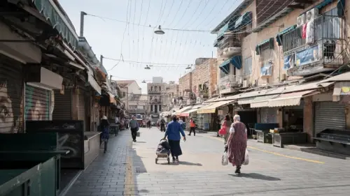 Mahane Yehuda market in Jerusalem, Oct. 8, 2023. Photo by Noam Revkin Fenton/Flash90.