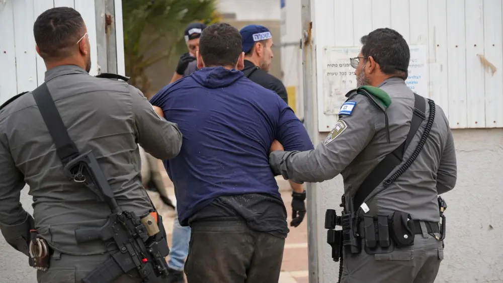 Israeli security forces arrest an illegal Palestinian infiltrator from Judea in the central town of Tel Mond, May 5, 2026. Credit: Israel Police Spokesperson's Unit.