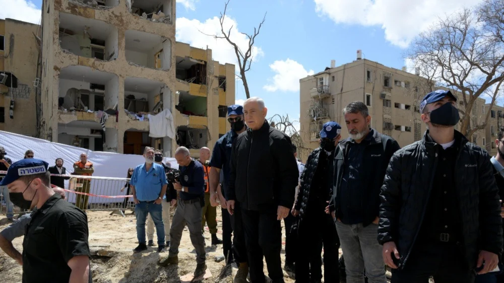 Israeli Prime Minister Benjamin Netanyahu visits the site of an Iranian missile strike in Arad on March 22, 2026. Photo by Avi Ohayon/GPO.