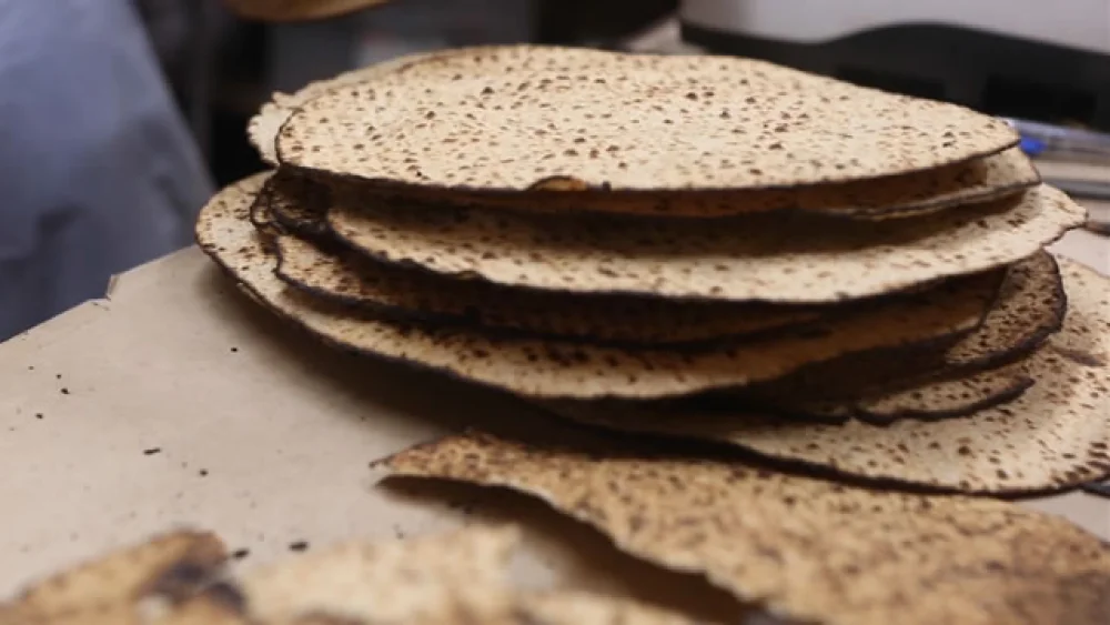 Shmurah matzah. Credit: Chabad.org.