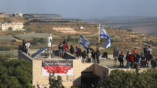 People at the illegal Jewish neighborhood of Netiv Ha’avot in Gush Etzion, ahead of the eviction of the neighborhood on June 12, 2018. Photo by Yonatan Sindel/Flash90.