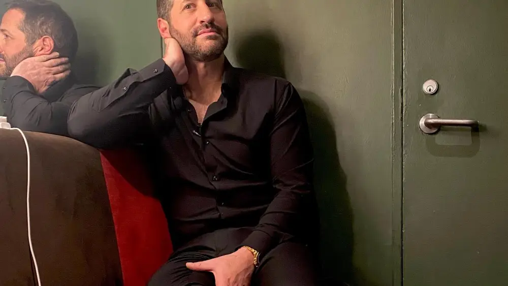 Modi Rosenfeld, who goes by the moniker of “Modi,” in a dressing room before a show at Carolines on Broadway. Credit: Courtesy.