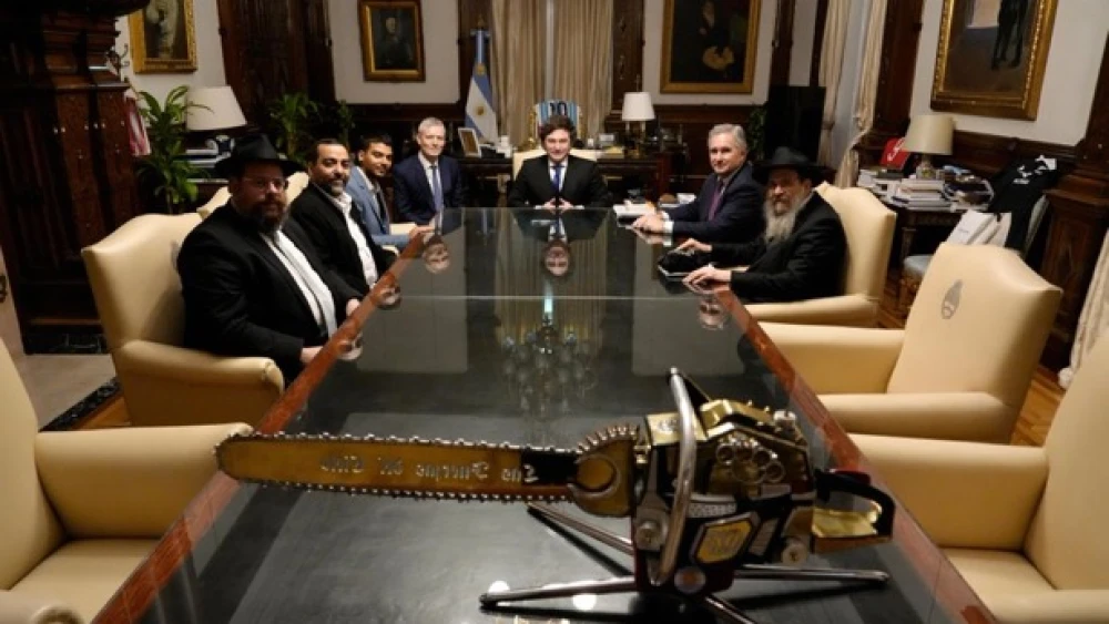 Argentinian president Javier Milei hosts former Israeli hostage Yosef Haim Ohana at his office. Credit: Presidential office