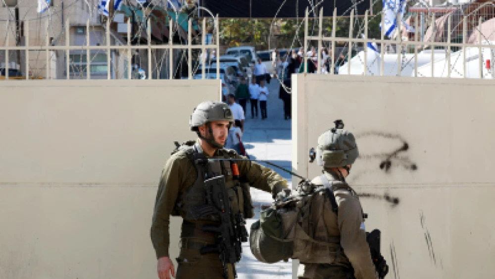 Israeli security forces guard during clashes between Jews and Palestinians in Hebron, Nov. 19, 2022. Photo by Wisam Hashlamoun/Flash90.