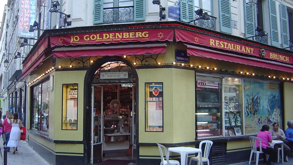 Jo Goldenberg's restaurant in the Rue des Rosiers in the Paris neighborhood Le Marais, on June 12, 2005. Credit: David Monniaux via Wikimedia Commons.
