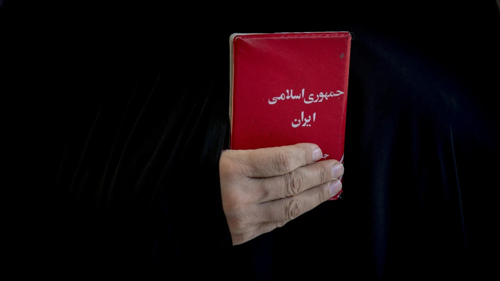 An Iranian at a polling station to cast a vote during the presidential election in Tehran on June 18, 2021. Photo by Majid Saeedi/Getty Images.