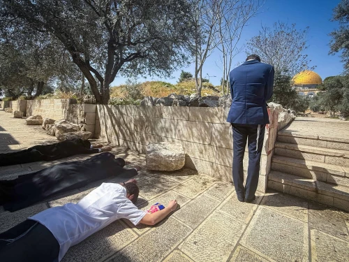 Jews pray on the Temple Mount in Jerusalem’s Old City, April 2, 2025. Photo by Yonatan Sindel/Flash90.