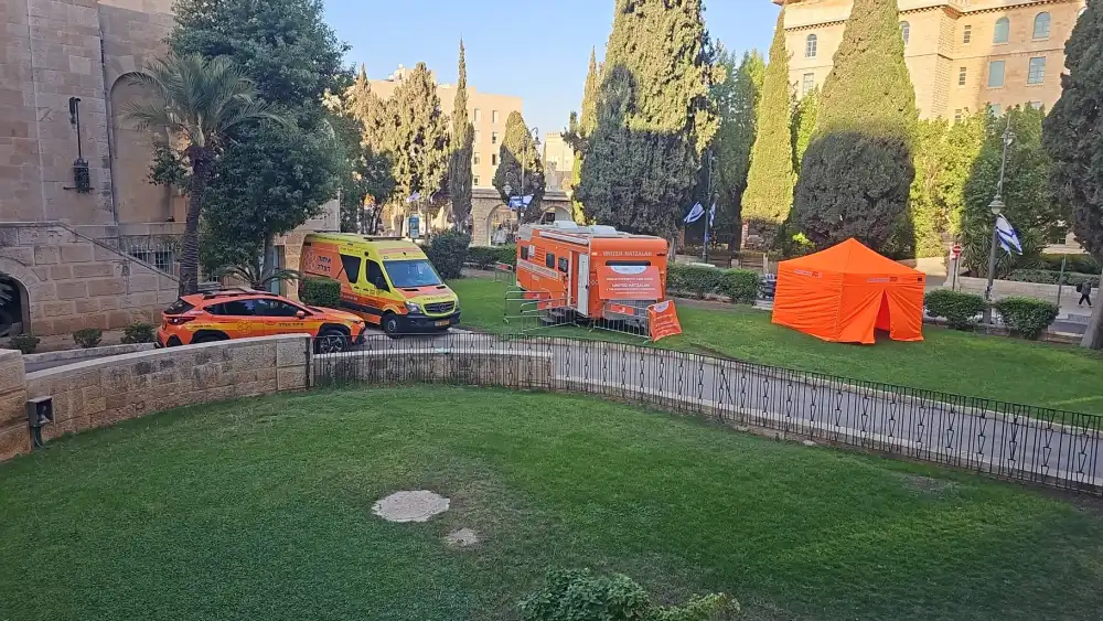 United Hatzalah’s Ruderman Mobile Emergency Care Clinic outside the Jerusalem International YMCA ahead of the Sukkot holiday. Credit: United Hatzalah.
