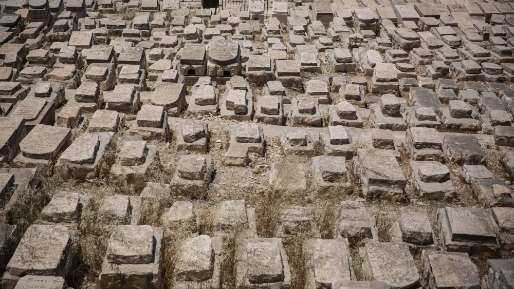 The Mount of Olives Jewish cemetery in Jerusalem, May 15, 2017. Photo by Hadas Parush/Flash90.