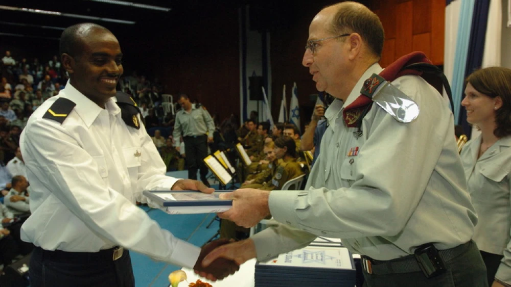 Click photo to download. Caption: Moshe Ya'alon, now Israel's vice prime minister and former IDF chief of staff, presents an award of excellence to an Israeli naval officer. Credit: IDF Spokesperon.