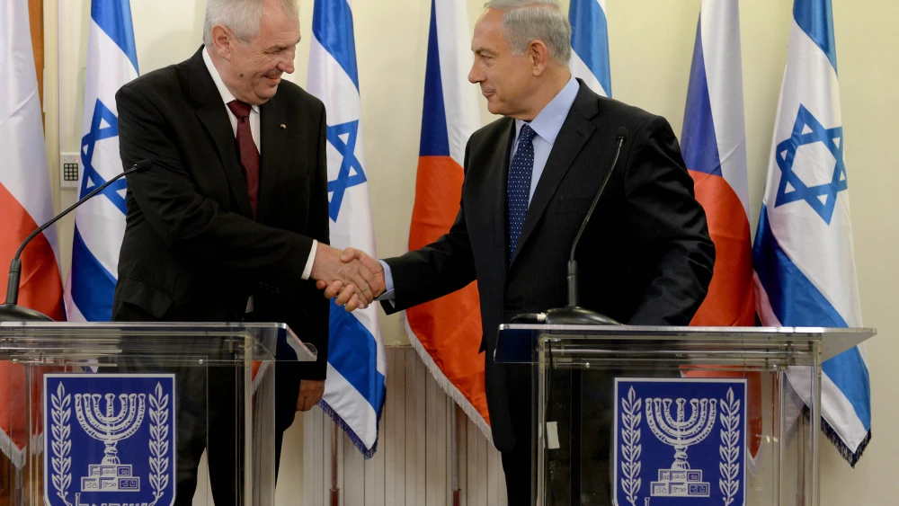 Israeli Prime Minister Benjamin Netanyahu holds a press conference with Czech President Miloš Zeman (left) at the Prime Minister’s Office in Jerusalem. Credit: Kobi Gideon/GPO/Flash90.