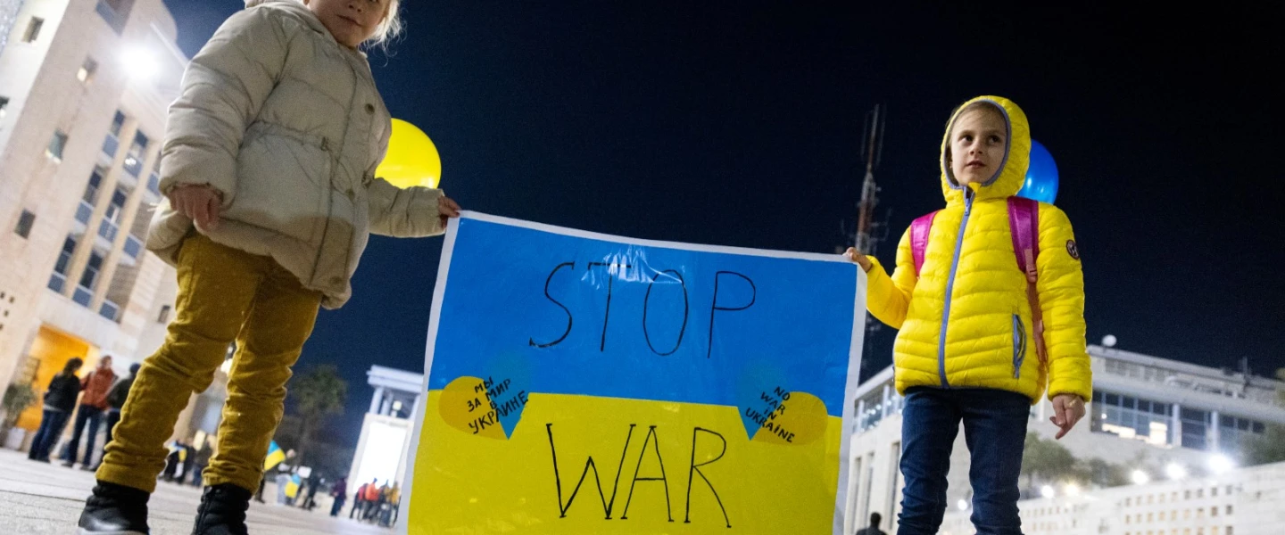 Children in Jerusalem demonstrating against the Russian invasion of Ukraine, Feb. 28, 2022. Photo by Olivier Fitoussi/Flash90.