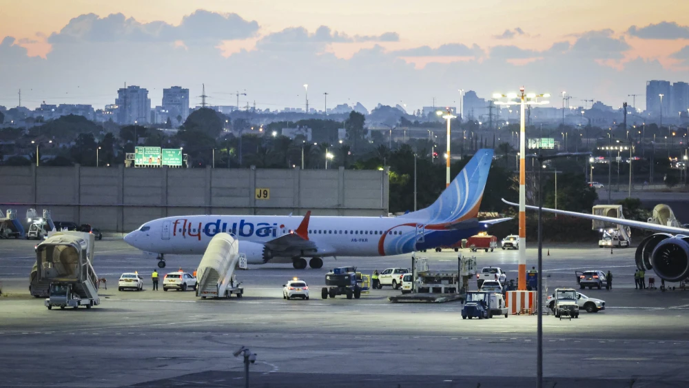 A flydubai plane carrying passengers from Flight FZ1073 arrives at Ben Gurion International Airport near Tel Aviv, after a suspected terror attack aboard their original flight from Dubai to Israel forced an emergency landing in Saudi Arabia, on Sept. 30, 2026. Photo by Flash90.