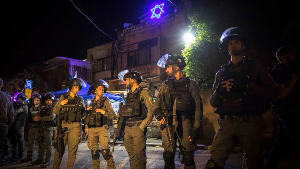Israeli border police stand guard by a house of a Jewish family during a protest against Israel's plan to demolish some houses of Palestinians in the eastern Jerusalem neighborhood of Sheikh Jarrah, May 6, 2021. Photo by Olivier Fitoussi/Flash90.