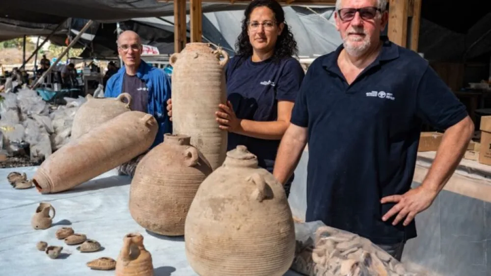 Yavneh excavation directors, from left, Dr. Elie Hadad, Liat Nadav-Ziv and Dr. Jon Seligman, together with some of their finds. Credit: Yaniv Berman/Israel Antiquities Authority.