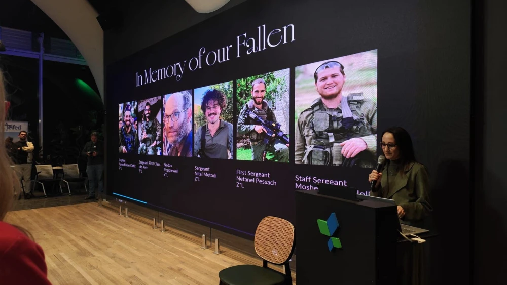 Journalist Benita Levin pays tribute to fallen South African Israelis at the Telfed event in Herzliya, Dec. 30, 2025. Photo by Brian Spector.