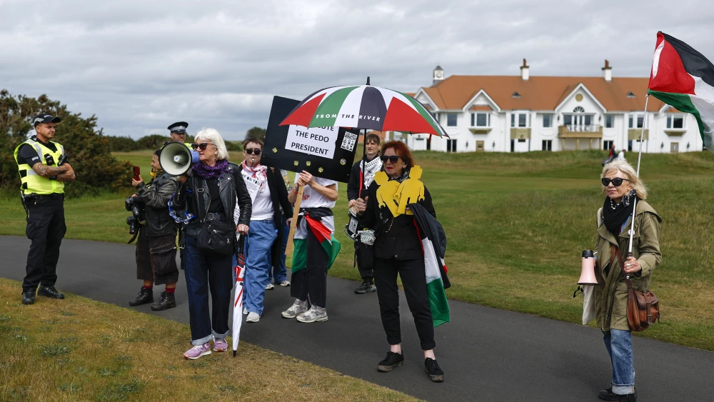 Anti-Israel demonstrators protest near to the 1st tee at Turnberry Golf Club, owned by U.S. President Donald Trump, on May 31, 2026 in Turnberry, Scotland. Photo by Jeff J Mitchell/Getty Images.