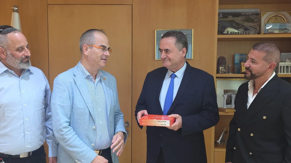 United Hatzalah founder and president Eli Beer met with Israel’s defense minister Israel Katz 
