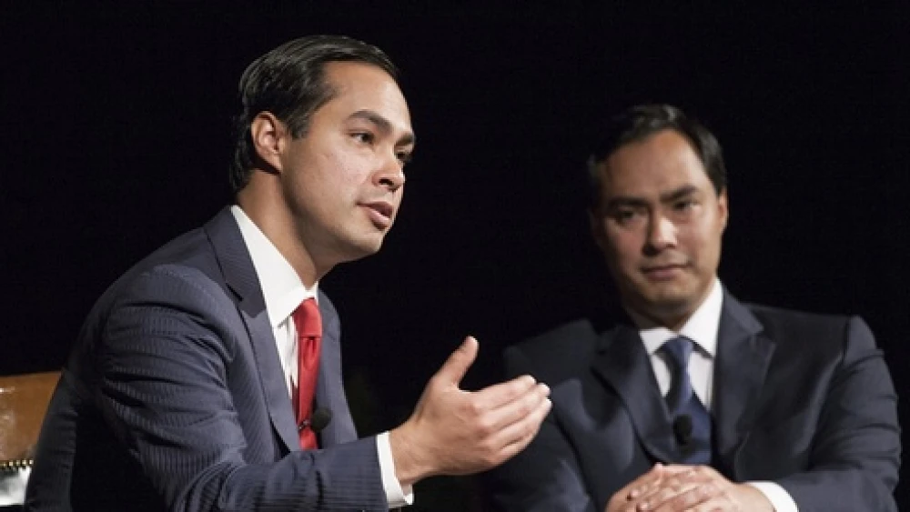 San Antonio Mayor Julian Castro (left) and his twin brother U.S. Rep. Joaquin Castro (D-Texas) at the LBJ Presidential Library. Credit: Lauren Gerson via Wikimedia Commons.