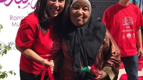 Yael Eckstein (left), senior vice president of the International Fellowship of Christians and Jews, participates in The Fellowship’s distribution of food to needy Moroccan families during Ramadan. Credit: Kobi Yifrach.
