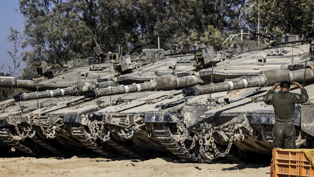 Israel Defense Forces and tanks on the Israeli border with the Gaza Strip, Aug. 5, 2026. Photo by Tsafrir Abayov/Flash90.