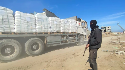 Palestinian trucks loaded with aid flow into Gaza through the Kerem Shalom crossing as part of the ceasefire agreement in the Gaza Strip, east of the city of Rafah in the southern Gaza Strip. Photo by Abed Rahim Khatib/Flash90.