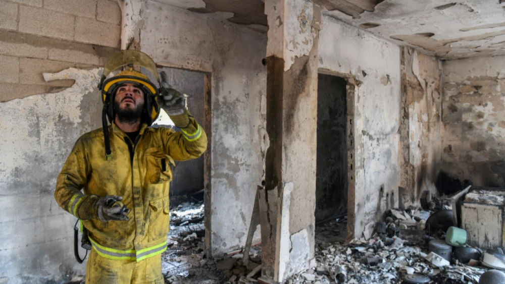 Firefighters extinguish the remains of a fire in in Mevo Modi'im on May 24, 2019. Photo by Avi Dishi/Flash90.